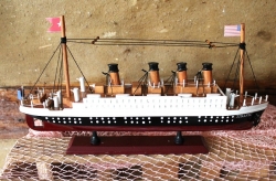 Schiffsmodell der Titanic ca. 35 x 17 x 5 cm